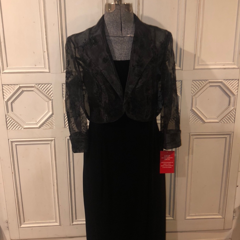 Alex evenings 2 piece velvet black gown w Shaw NWT